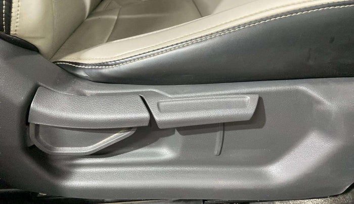 2022 Hyundai AURA S 1.2 CNG, CNG, Manual, 64,439 km, Driver Side Adjustment Panel