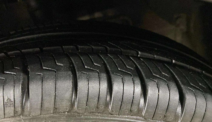 2022 Hyundai AURA S 1.2 CNG, CNG, Manual, 64,439 km, Right Front Tyre Tread