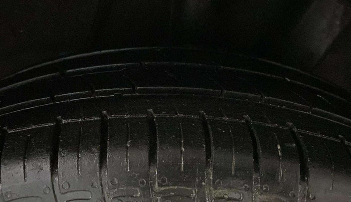 2022 Hyundai AURA S 1.2 CNG, CNG, Manual, 64,439 km, Left Rear Tyre Tread