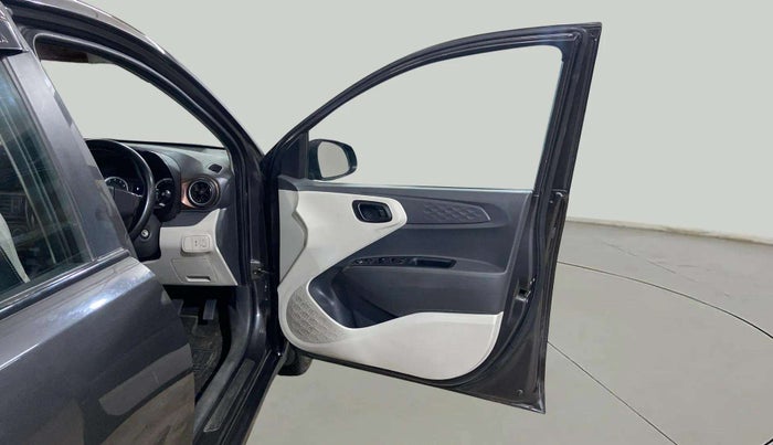 2022 Hyundai AURA S 1.2 CNG, CNG, Manual, 64,439 km, RHS Front Door