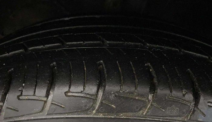 2017 Maruti Baleno DELTA PETROL 1.2, Petrol, Manual, 65,025 km, Left Front Tyre Tread