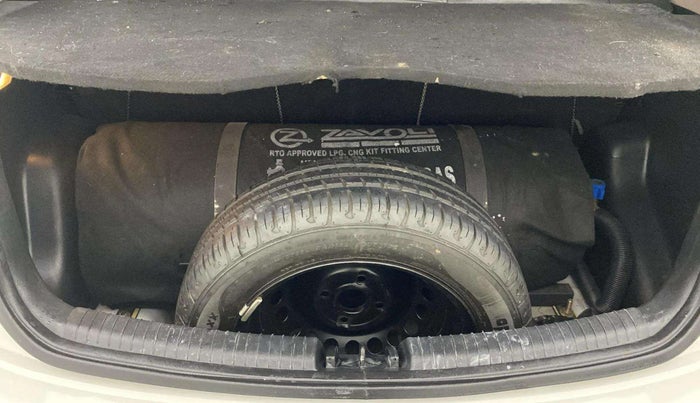 2016 Hyundai Grand i10 ASTA AT 1.2 KAPPA VTVT, CNG, Automatic, 75,512 km, Boot Inside