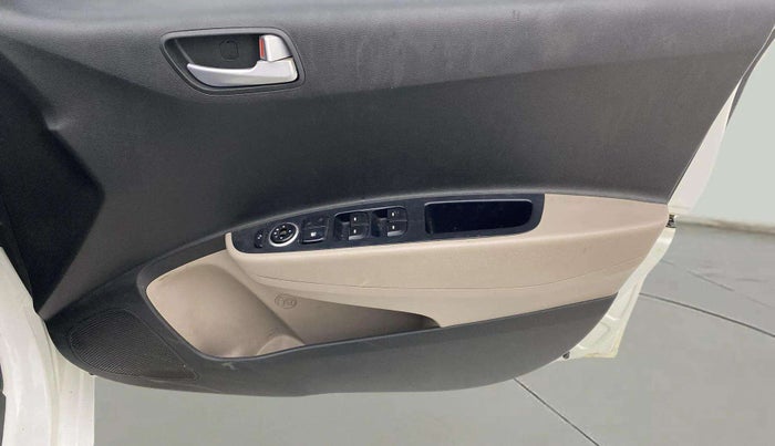 2016 Hyundai Grand i10 ASTA AT 1.2 KAPPA VTVT, CNG, Automatic, 75,512 km, Driver Side Door Panels Control