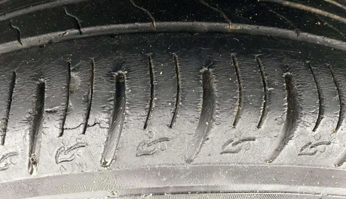 2018 Ford Ecosport TITANIUM 1.5L DIESEL, Diesel, Manual, 1,02,515 km, Left Front Tyre Tread