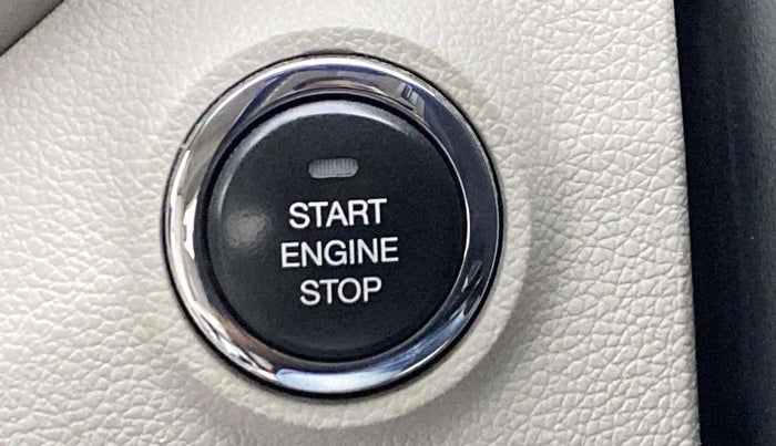2020 Mahindra XUV300 W8 (O) 1.5 DIESEL AMT, Diesel, Automatic, 1,33,024 km, Keyless Start/ Stop Button