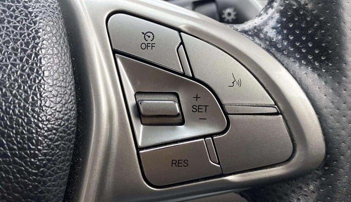 2020 Mahindra XUV300 W8 (O) 1.5 DIESEL AMT, Diesel, Automatic, 1,33,024 km, Adaptive Cruise Control