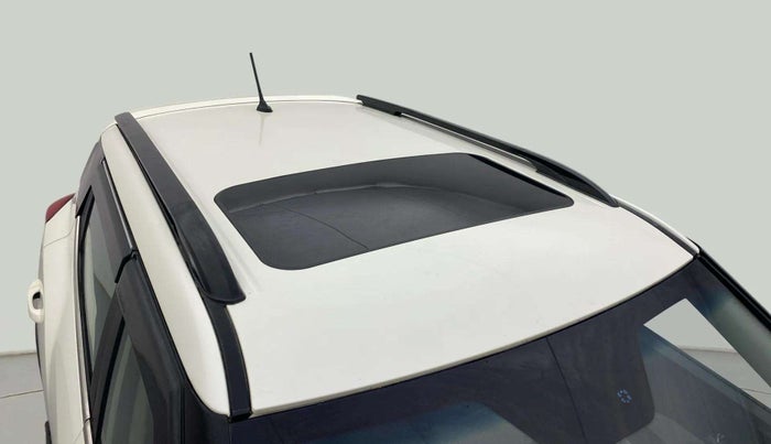 2020 Mahindra XUV300 W8 (O) 1.5 DIESEL AMT, Diesel, Automatic, 1,33,024 km, Roof