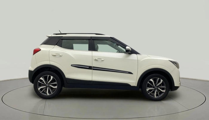 2020 Mahindra XUV300 W8 (O) 1.5 DIESEL AMT, Diesel, Automatic, 1,33,024 km, Right Side View