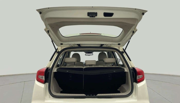 2020 Mahindra XUV300 W8 (O) 1.5 DIESEL AMT, Diesel, Automatic, 1,33,024 km, Boot Door Open