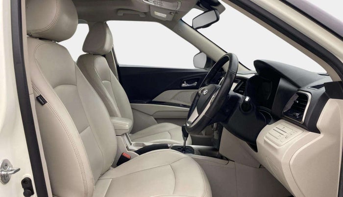 2020 Mahindra XUV300 W8 (O) 1.5 DIESEL AMT, Diesel, Automatic, 1,33,024 km, Right Side Front Door Cabin