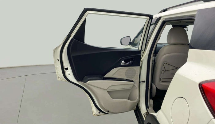 2020 Mahindra XUV300 W8 (O) 1.5 DIESEL AMT, Diesel, Automatic, 1,33,024 km, LHS Rear Door