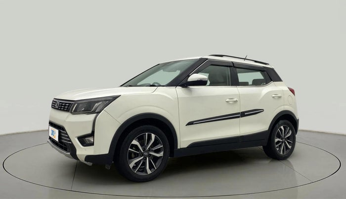 2020 Mahindra XUV300 W8 (O) 1.5 DIESEL AMT, Diesel, Automatic, 1,33,024 km, Left Front Diagonal