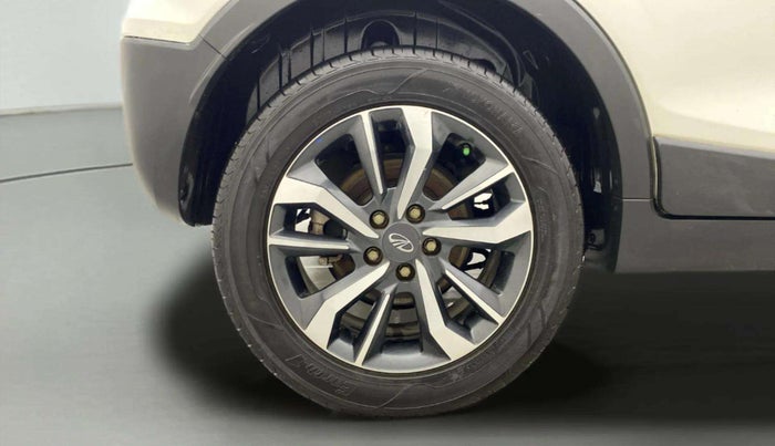 2020 Mahindra XUV300 W8 (O) 1.5 DIESEL AMT, Diesel, Automatic, 1,33,024 km, Right Rear Wheel