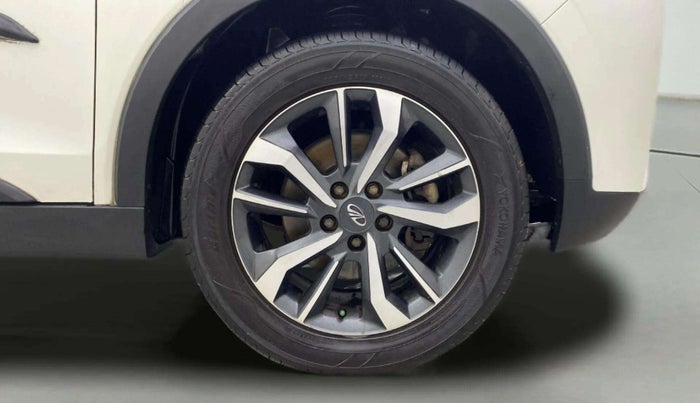 2020 Mahindra XUV300 W8 (O) 1.5 DIESEL AMT, Diesel, Automatic, 1,33,024 km, Right Front Wheel