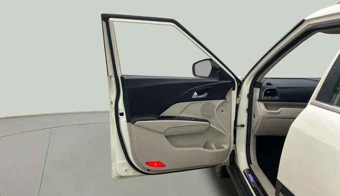 2020 Mahindra XUV300 W8 (O) 1.5 DIESEL AMT, Diesel, Automatic, 1,33,024 km, LHS Front Door