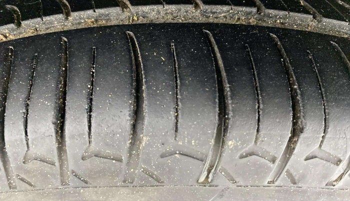 2013 Maruti Swift ZDI, Diesel, Manual, 1,11,435 km, Left Front Tyre Tread