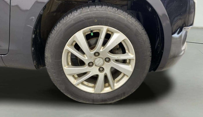 2013 Maruti Swift ZDI, Diesel, Manual, 1,11,435 km, Right Front Wheel