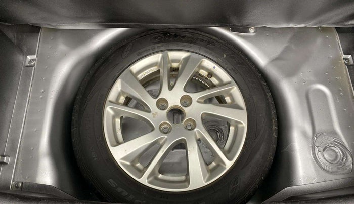 2013 Maruti Swift ZDI, Diesel, Manual, 1,11,435 km, Spare Tyre
