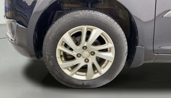 2013 Maruti Swift ZDI, Diesel, Manual, 1,11,435 km, Left Front Wheel