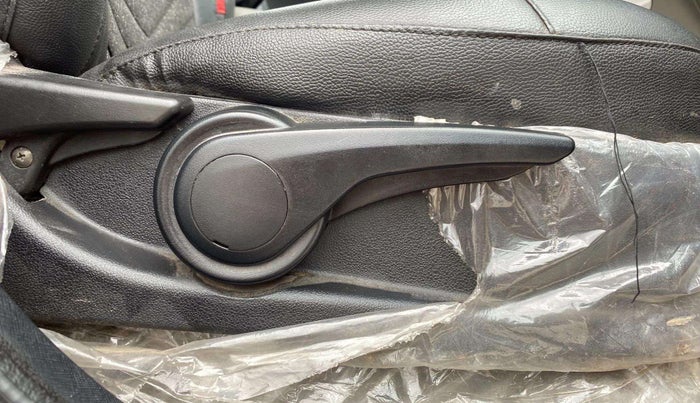 2018 Tata NEXON XZ PLUS DIESEL, Diesel, Manual, 37,889 km, Driver Side Adjustment Panel