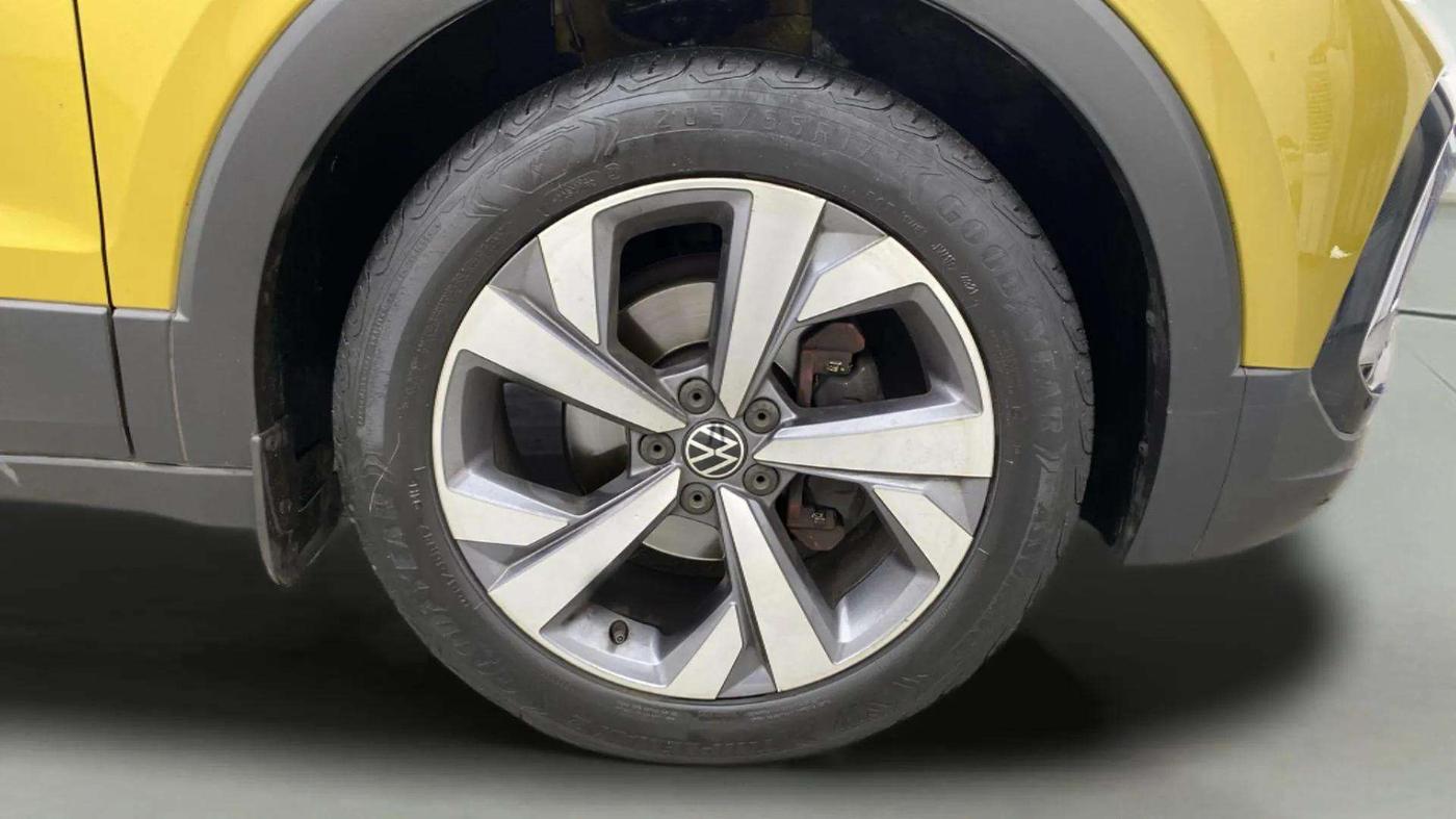 2021 Volkswagen TAIGUN TOPLINE 1.0 TSI AT, Petrol, Automatic, 49,885 km, Right Front Wheel