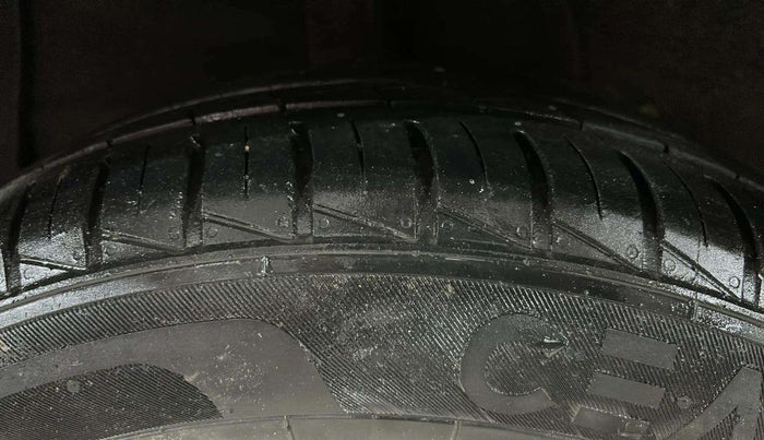 2022 Hyundai AURA S 1.2 CNG, CNG, Manual, 69,046 km, Right Rear Tyre Tread
