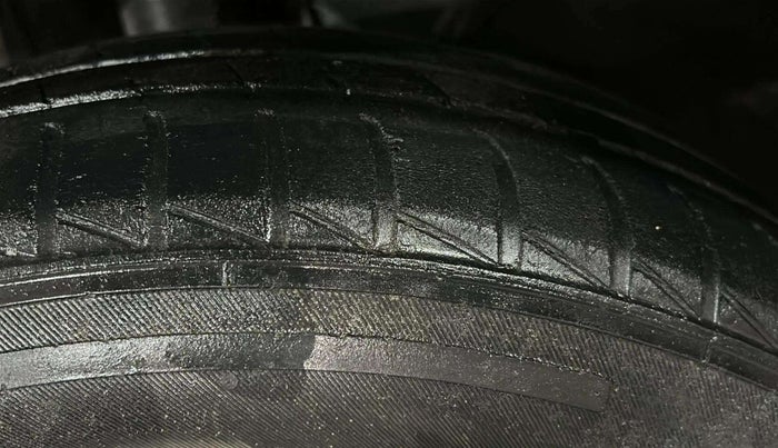 2022 Hyundai AURA S 1.2 CNG, CNG, Manual, 69,046 km, Left Front Tyre Tread