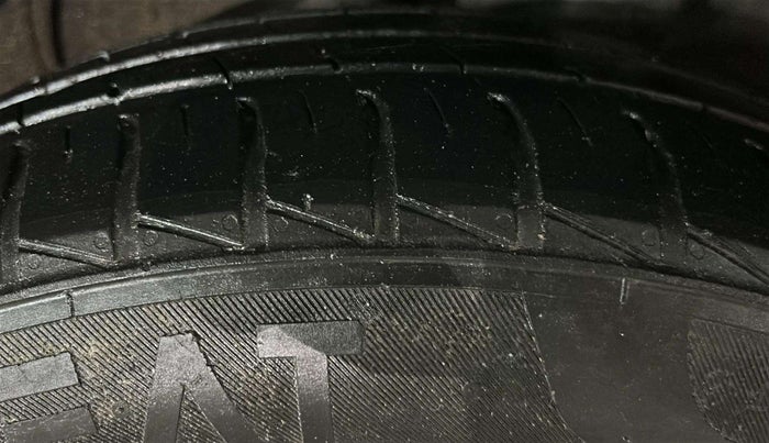 2022 Hyundai AURA S 1.2 CNG, CNG, Manual, 69,046 km, Right Front Tyre Tread