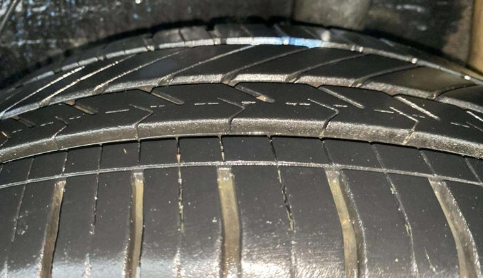 2014 Maruti Celerio ZXI (O), Petrol, Manual, 37,941 km, Left Rear Tyre Tread
