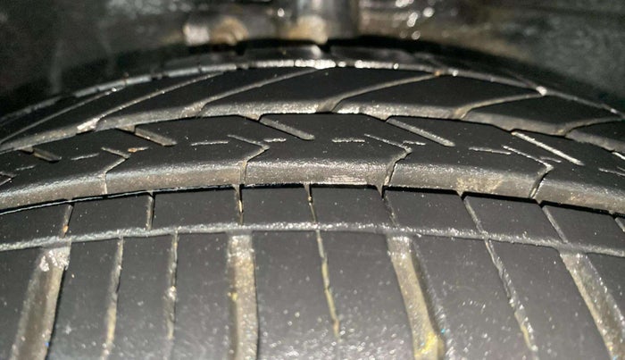 2014 Maruti Celerio ZXI (O), Petrol, Manual, 37,941 km, Right Front Tyre Tread