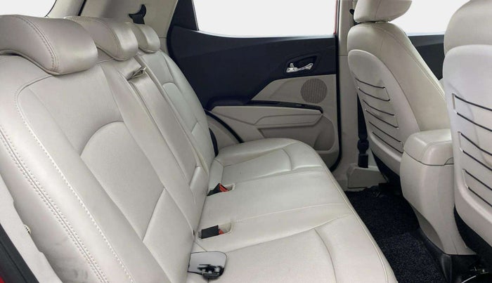 2022 Mahindra XUV300 W8 (O) 1.2 PETROL, Petrol, Manual, 27,712 km, Right Side Rear Door Cabin