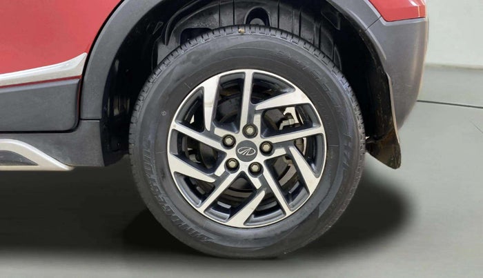 2022 Mahindra XUV300 W8 (O) 1.2 PETROL, Petrol, Manual, 27,712 km, Left Rear Wheel