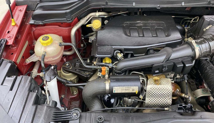 2022 Mahindra XUV300 W8 (O) 1.2 PETROL, Petrol, Manual, 27,712 km, Engine View - Right