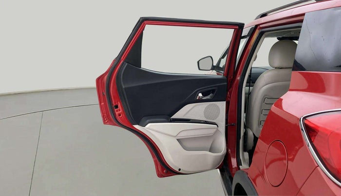 2022 Mahindra XUV300 W8 (O) 1.2 PETROL, Petrol, Manual, 27,712 km, LHS Rear Door