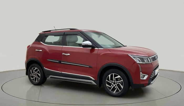 2022 Mahindra XUV300 W8 (O) 1.2 PETROL, Petrol, Manual, 27,712 km, Right Front Diagonal