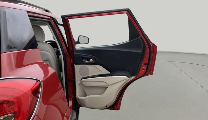 2022 Mahindra XUV300 W8 (O) 1.2 PETROL, Petrol, Manual, 27,712 km, RHS Rear Door