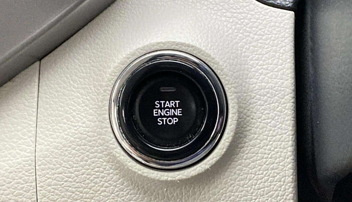 2022 Mahindra XUV300 W8 (O) 1.2 PETROL, Petrol, Manual, 27,712 km, Keyless Start/ Stop Button