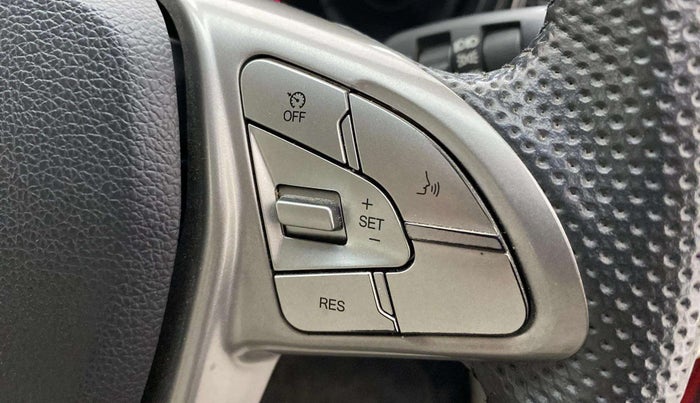 2022 Mahindra XUV300 W8 (O) 1.2 PETROL, Petrol, Manual, 27,712 km, Adaptive Cruise Control