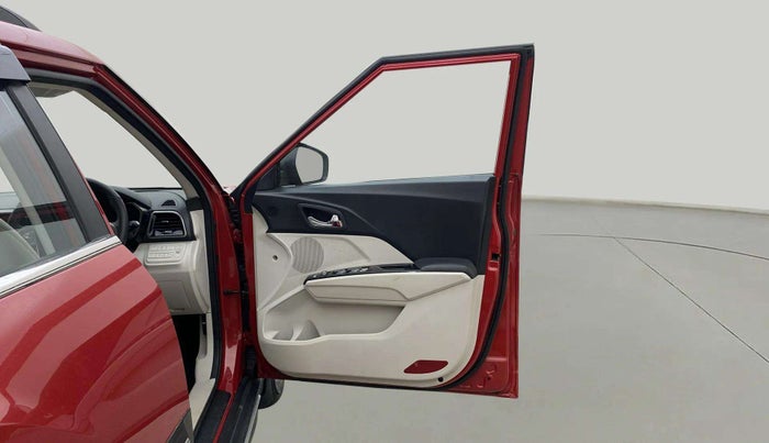 2022 Mahindra XUV300 W8 (O) 1.2 PETROL, Petrol, Manual, 27,712 km, RHS Front Door