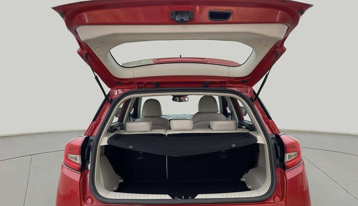2022 Mahindra XUV300 W8 (O) 1.2 PETROL, Petrol, Manual, 27,712 km, Boot Open Zoomed View