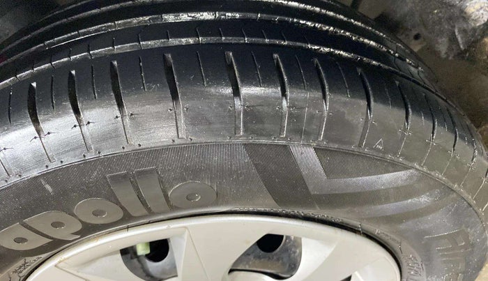 2015 Hyundai Elite i20 MAGNA 1.2, Petrol, Manual, 62,455 km, Left Front Tyre Tread