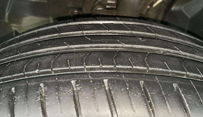 2023 Tata PUNCH ADVENTURE AMT, Petrol, Automatic, 17,819 km, Left Front Tyre Tread