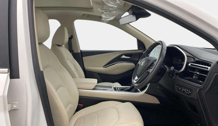 2023 MG HECTOR SAVVY PRO 1.5 TURBO CVT PETROL, Petrol, Automatic, 25,326 km, Right Side Front Door Cabin
