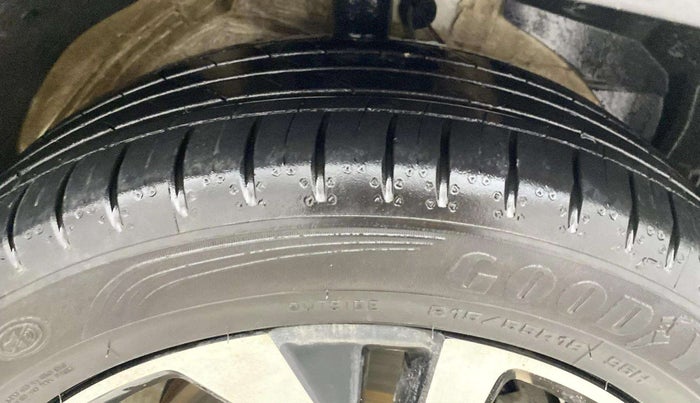 2023 MG HECTOR SAVVY PRO 1.5 TURBO CVT PETROL, Petrol, Automatic, 25,326 km, Right Front Tyre Tread