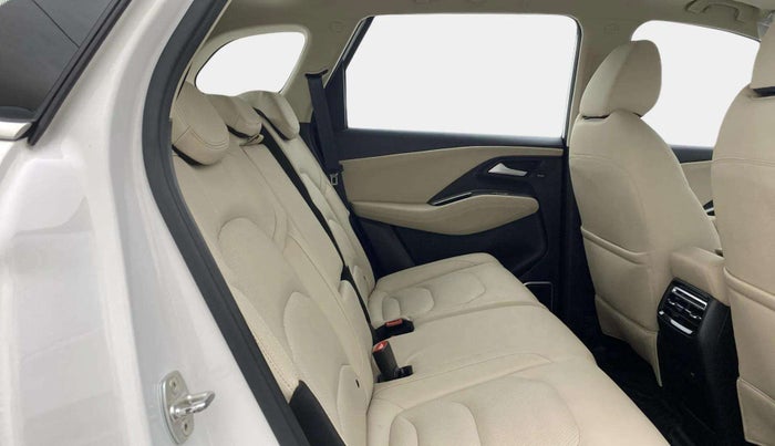 2023 MG HECTOR SAVVY PRO 1.5 TURBO CVT PETROL, Petrol, Automatic, 25,326 km, Right Side Rear Door Cabin