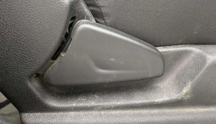 2019 Renault Kwid RXL, Petrol, Manual, 17,254 km, Driver Side Adjustment Panel