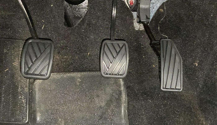 2023 Maruti Baleno DELTA PETROL 1.2, Petrol, Manual, 29,392 km, Pedals