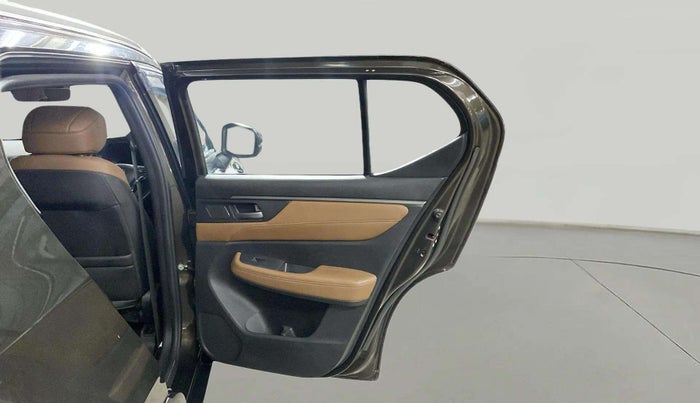 2023 Honda ELEVATE ZX MT, Petrol, Manual, 9,072 km, RHS Rear Door