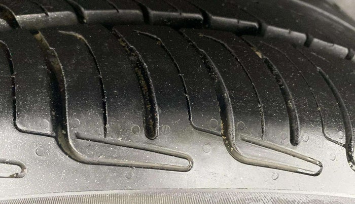 2019 Maruti Ciaz ALPHA  AT 1.5 SHVS PETROL, Petrol, Automatic, 71,585 km, Right Rear Tyre Tread
