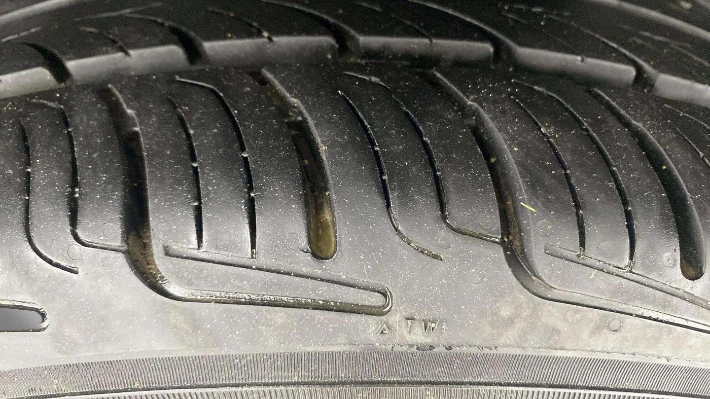 2019 Maruti Ciaz ALPHA  AT 1.5 SHVS PETROL, Petrol, Automatic, 71,585 km, Left Rear Tyre Tread